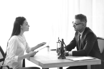 traffic ticket lawyer talking to a client about how to fight traffic ticket in Mississauga Ontario